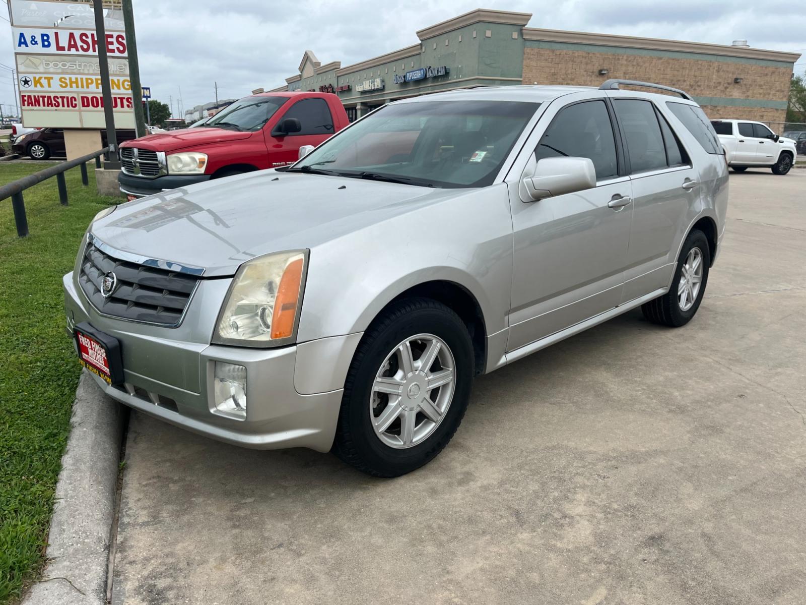2004 SILVER /gray Cadillac SRX V6 (1GYDE637040) with an 3.6L V6 DOHC 24V engine, 5-Speed Automatic Overdrive transmission, located at 14700 Tomball Parkway 249, Houston, TX, 77086, (281) 444-2200, 29.928619, -95.504074 - Photo #2